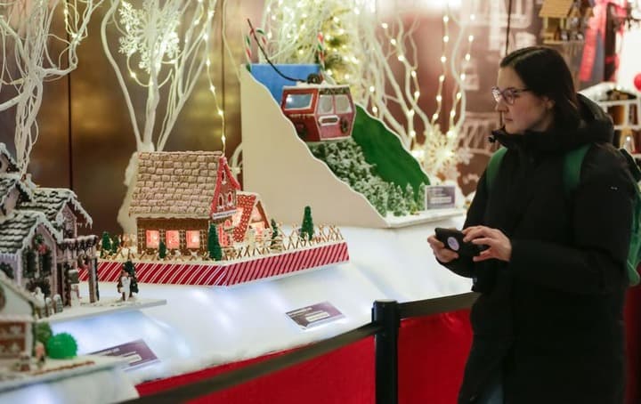 อลังการงานสร้าง 'บ้านขนมปังขิง' อวดฝีมือในแคนาดา