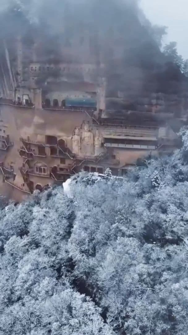 หิมะห่มคลุม 'จุดชมวิวโด่งดัง' สร้างทิวทัศน์งามในกานซู่