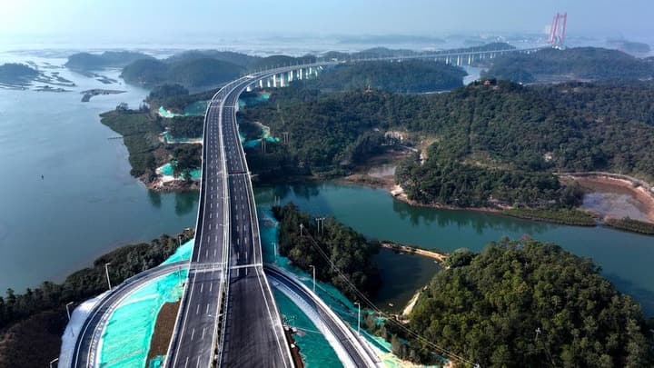 เปิดสัญจร 'สะพานหลงเหมิน' ข้ามทะเลยาวสุดในกว่างซี