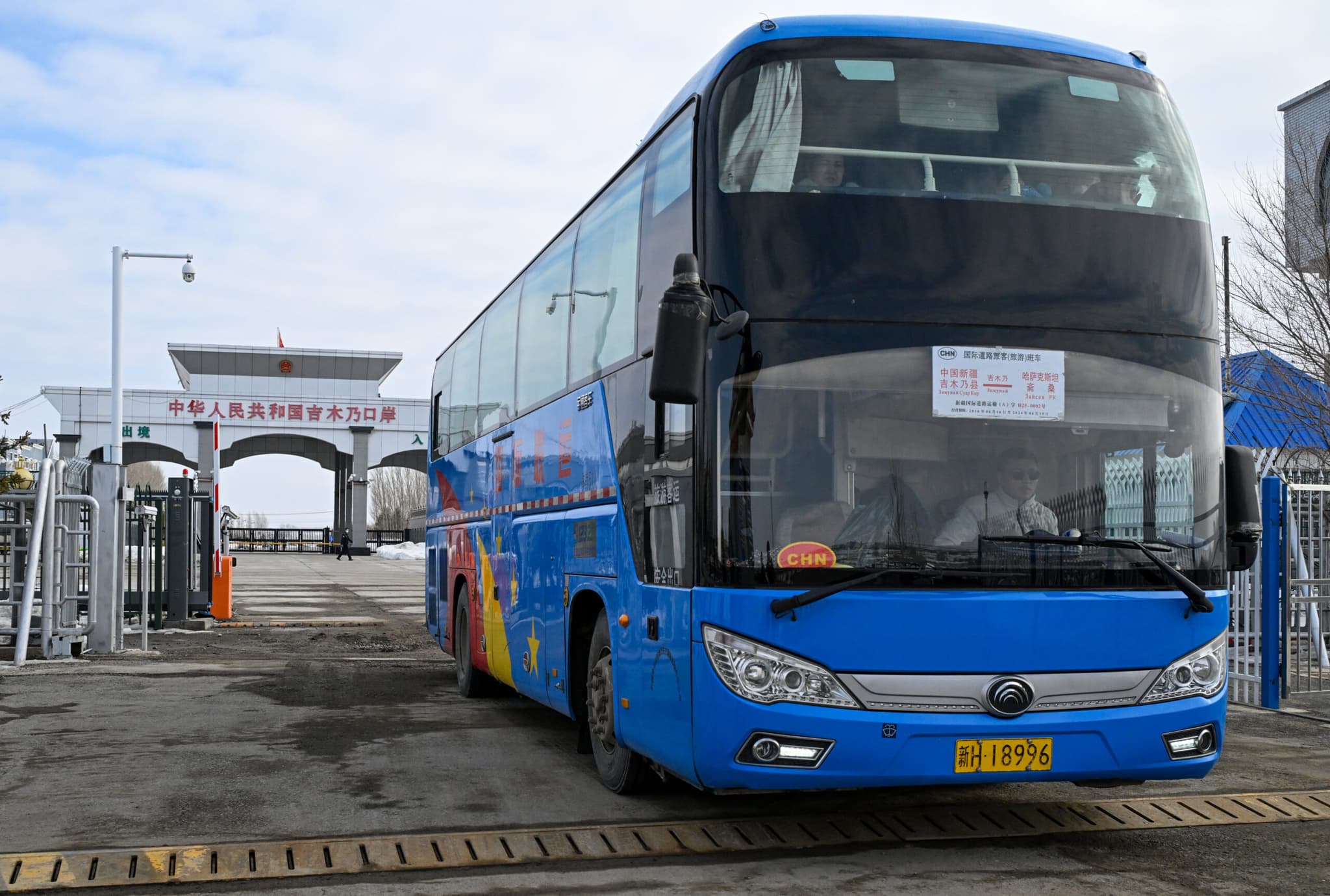 ด่านบกในซินเจียงรับทัพนักเดินทางข้ามแดนสูงเป็นประวัติการณ์