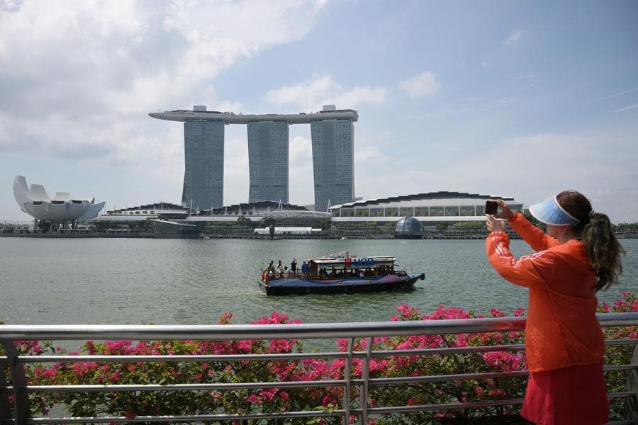 คู่รักสิงคโปร์เอี่ยวคดีทุจริตพันล้านบาท ถูกจับในมาเลย์หลังหลบหนี 19 ปี