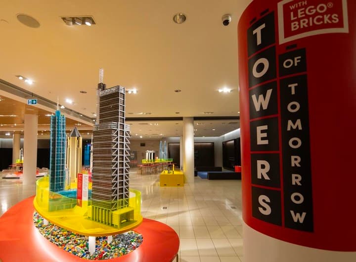 หมู่ตึกสูงแห่งอนาคตจาก 'ตัวต่อเลโก้' ตั้งเด่นในแคนาดา