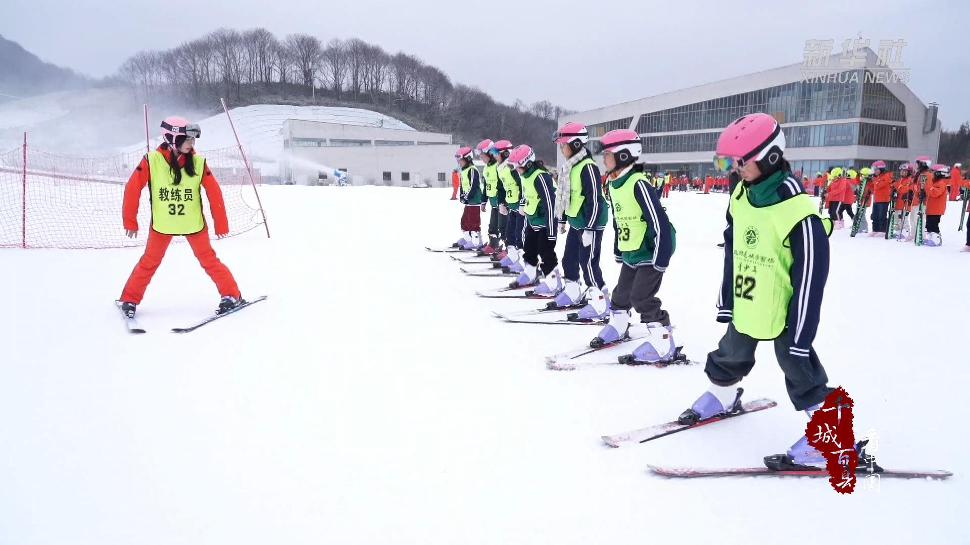 โรงเรียนในหูเป่ยพาเด็กสัมผัสประสบการณ์กีฬา 'น้ำแข็ง-หิมะ