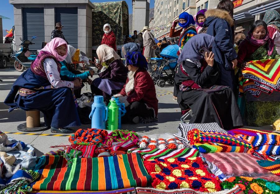 เดินเล่น 'มหกรรมซื้อ-ขาย' ชมชอปสินค้าแฮนเมดในทิเบต