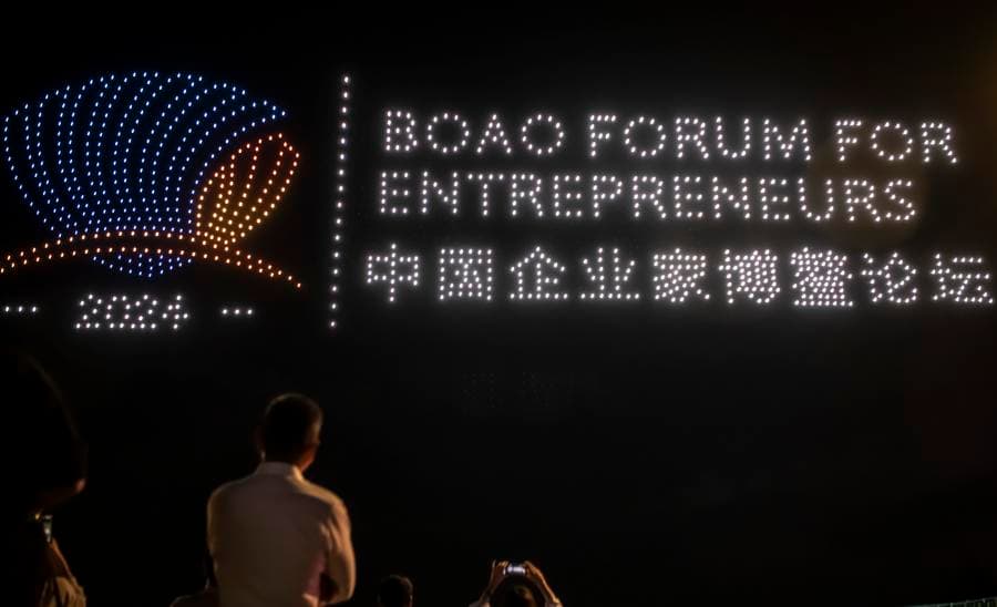 การแสดง 'บินโดรน' ตระการตาในไหหลำ รับประชุมโป๋อ๋าวเพื่อผู้ประกอบการ 2024