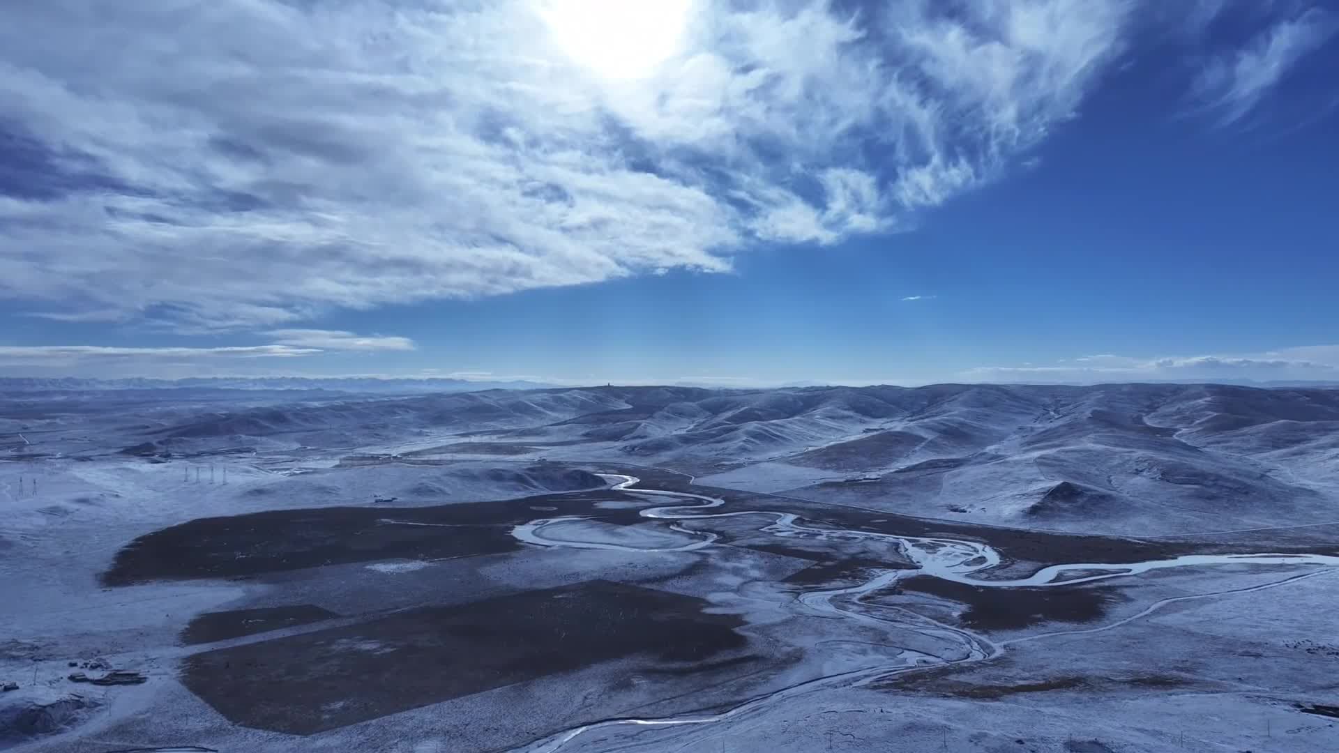 หิมะขาวห่มทุ่งหญ้าฤดูหนาวในชิงไห่