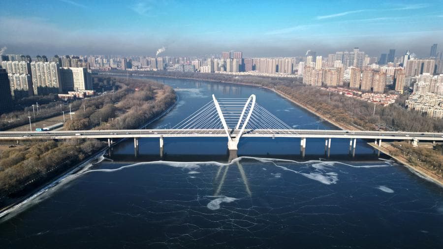 แม่น้ำหุนเหอในเสิ่นหยาง แข็งค้างแตกลายยามหนาว