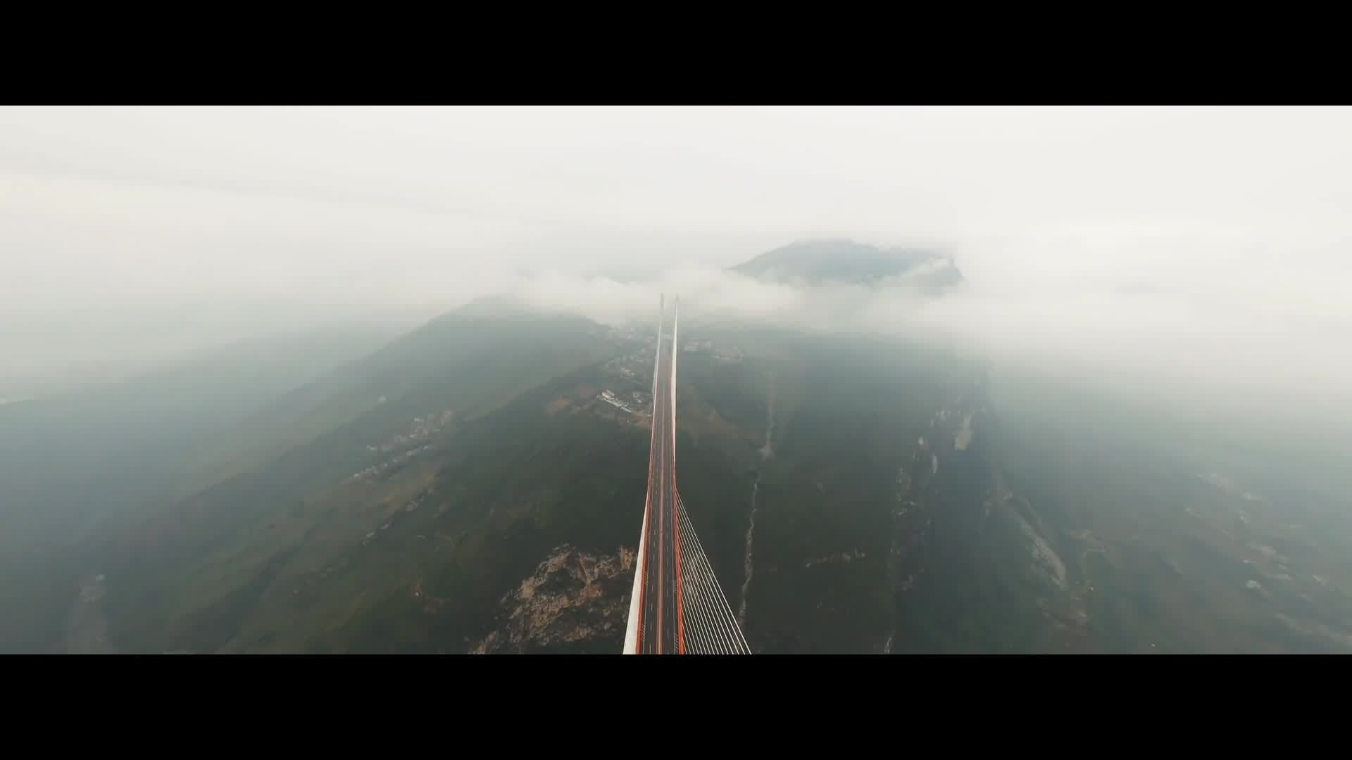 บินเหนือจีน : เหินเวหาชม 'สะพานสูงสุดในโลก' เท่าตึก 200 ชั้น