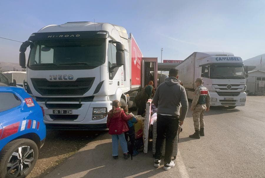 ชาวซีเรียทยอยขนสัมภาระกลับบ้านผ่านด่านในตุรกี