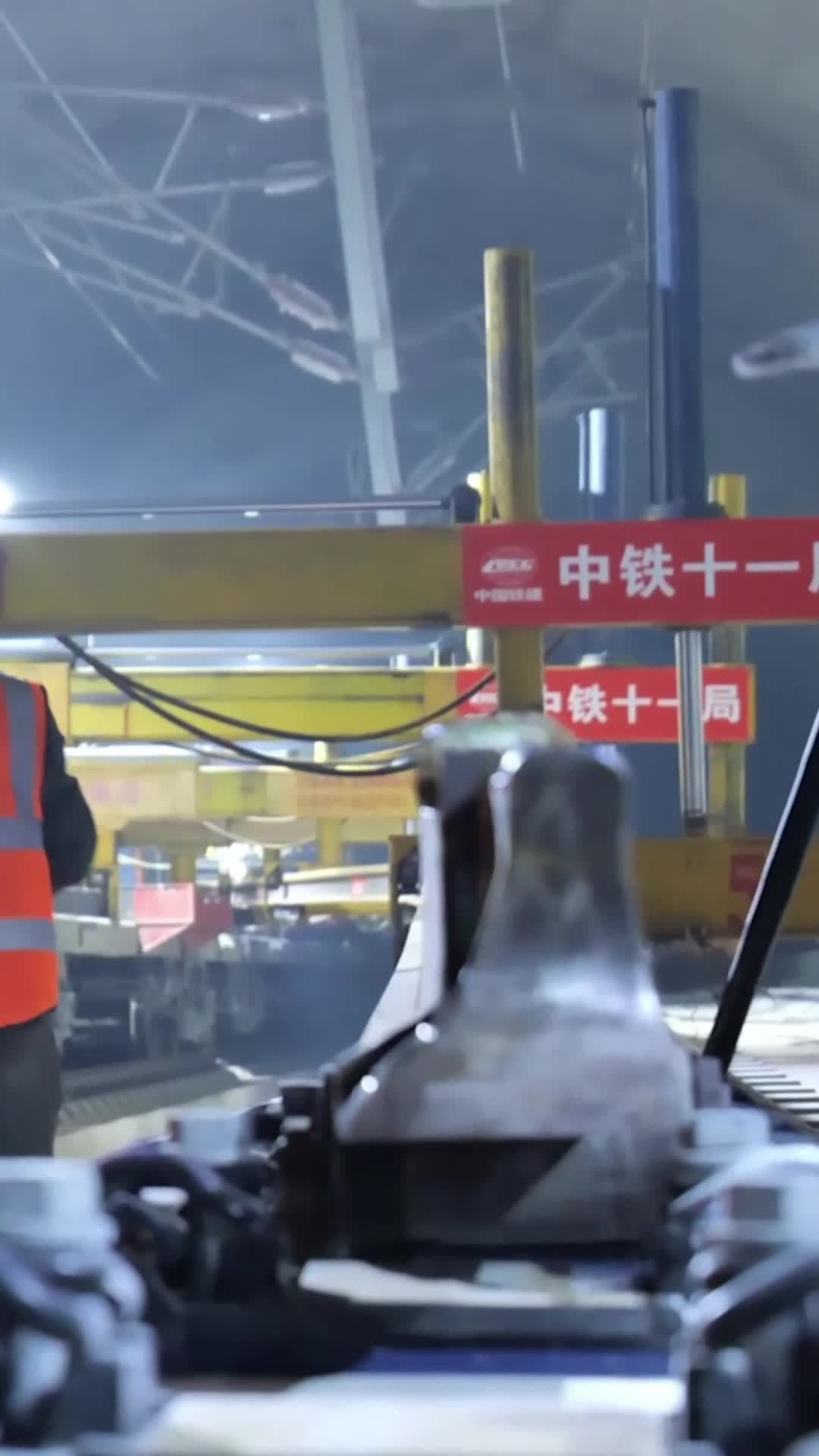 ส่องงาน 'วางรางเหล็ก' ทางรถไฟเร็วสูงสายใหม่ในจีน