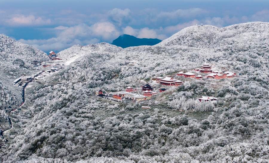 ทิวทัศน์แมกไม้ขุนเขา ยามฤดูหนาวในจีน