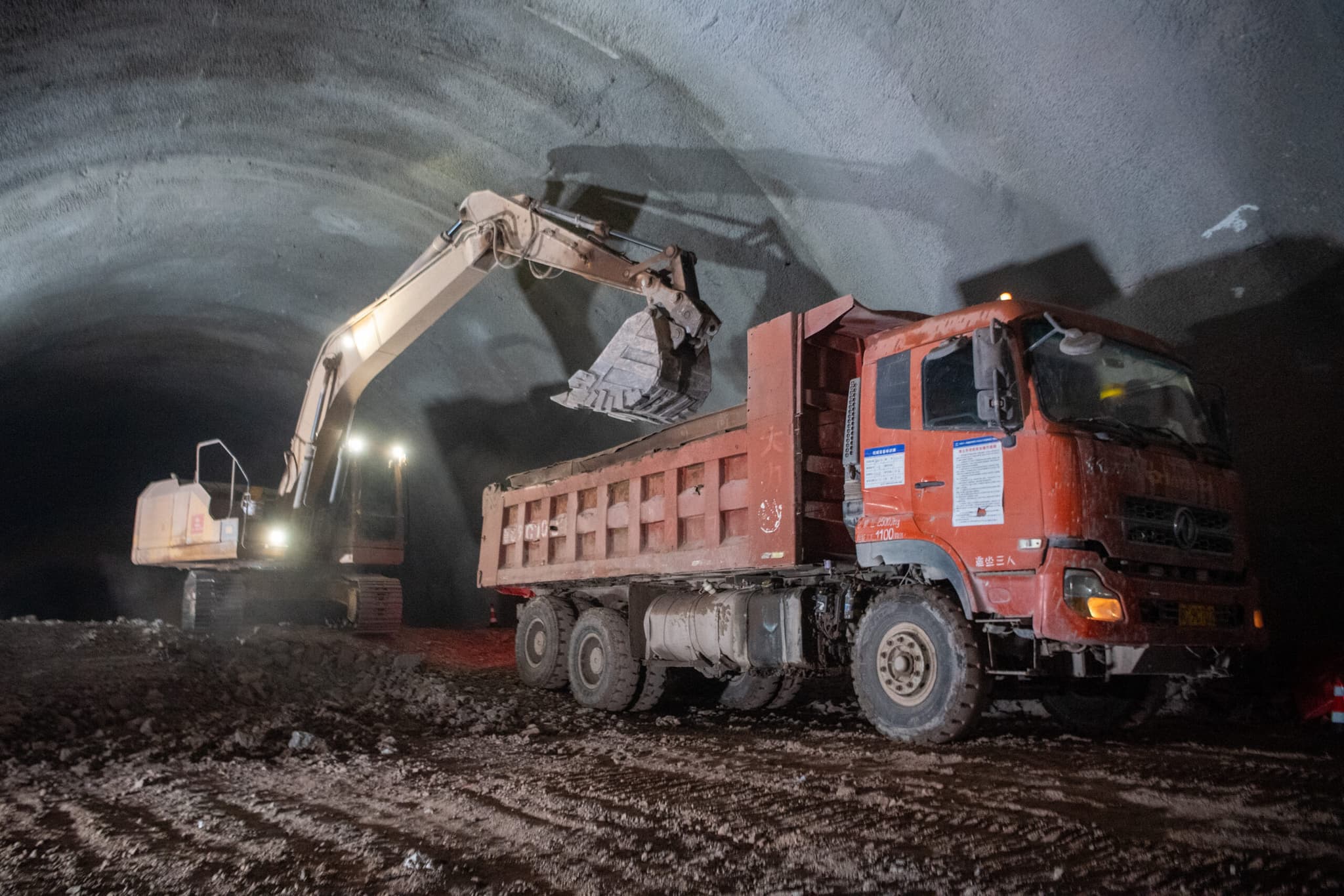 จีนเจาะ 'อุโมงค์ทางรถไฟ' ยาว 1,889 เมตรเสร็จสิ้น