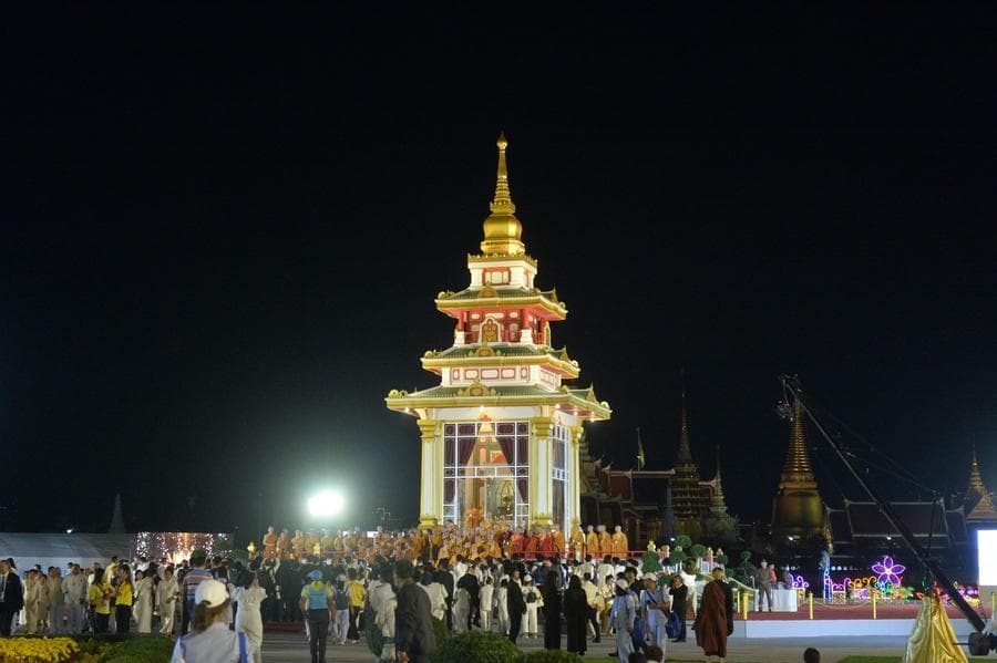 พิธีอัญเชิญ 'พระเขี้ยวแก้ว' ประดิษฐาน ณ ท้องสนามหลวง