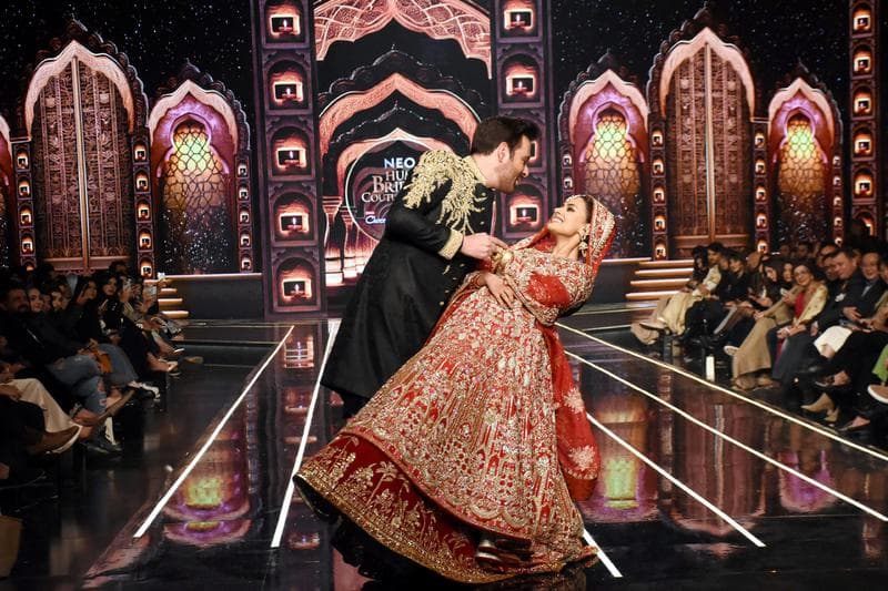 แฟชั่นโชว์ 'ชุดเจ้าสาว' อวดอาภรณ์งดงามในปากีฯ