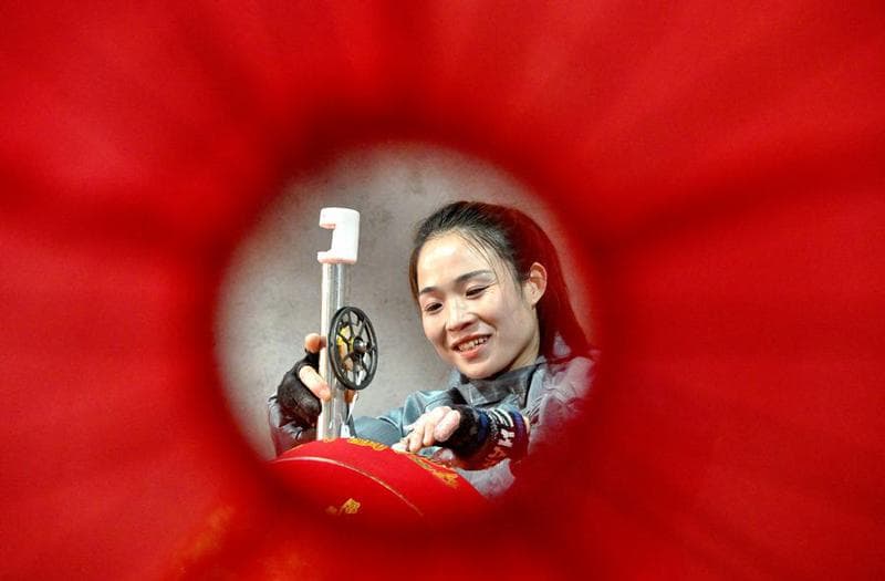 คนงานในเหอเป่ยเร่งผลิต 'โคมไฟแดง' รับปีใหม่-ตรุษจีน