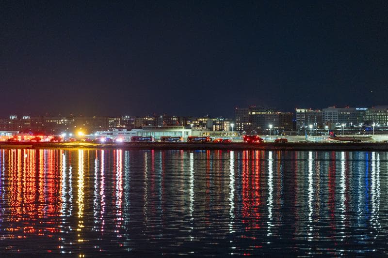สหรัฐฯ พบมีจนท.คุมจราจรทางอากาศไม่เพียงพอ ตอนเกิดเหตุเครื่องบินชนเฮลิคอปเตอร์