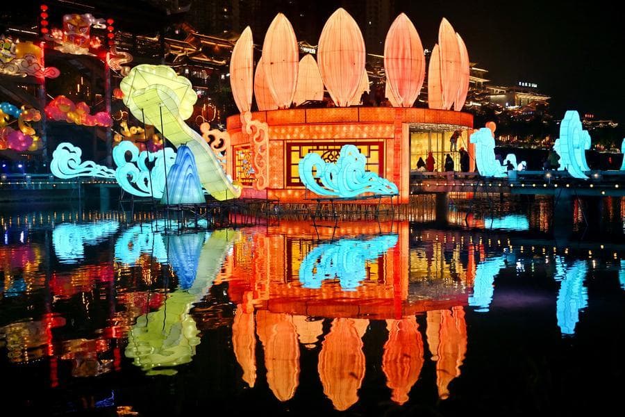 สีสันโคมไฟในจีน ส่องสว่างต้อนรับ 'ตรุษจีน