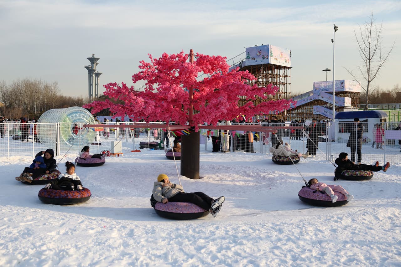 ลานสเก็ตแห่งชาติ' ในปักกิ่ง กับกิจกรรมหิมะ-น้ำแข็งสุดคึกคัก