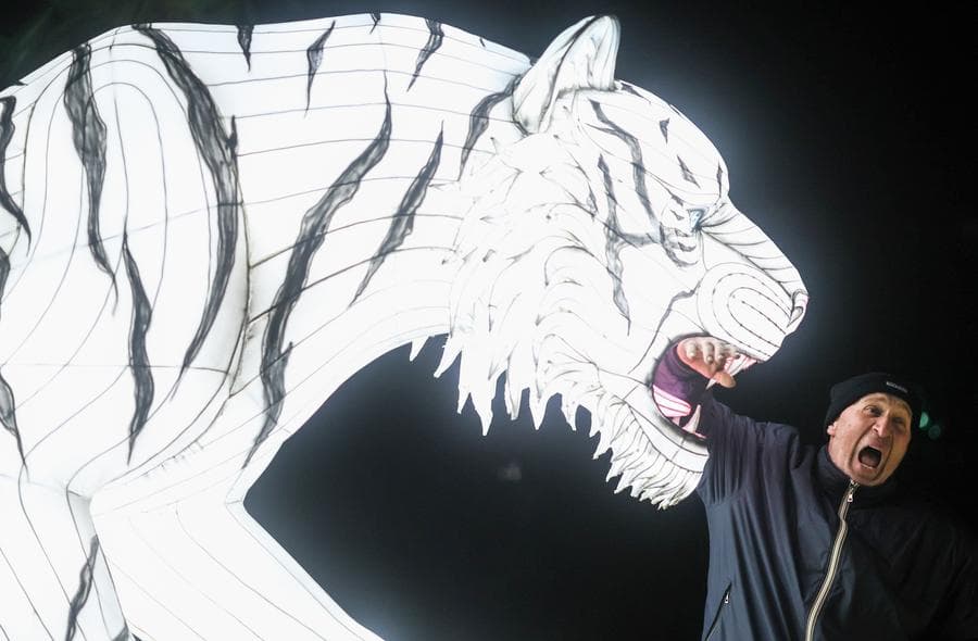 โคมไฟจีนสุดอลังการ สว่างโดดเด่นในกรุงโรม