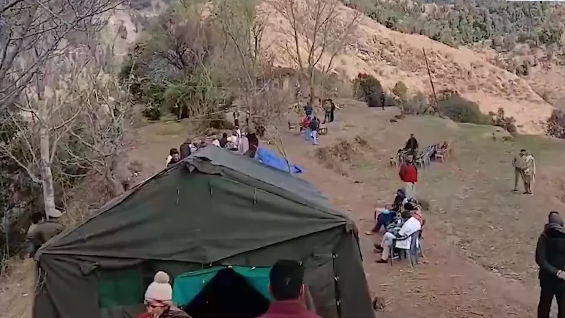 แคชเมียร์กักกันชาวบ้าน 300 คน หลังเสียชีวิตไม่รู้สาเหตุ 17 ราย