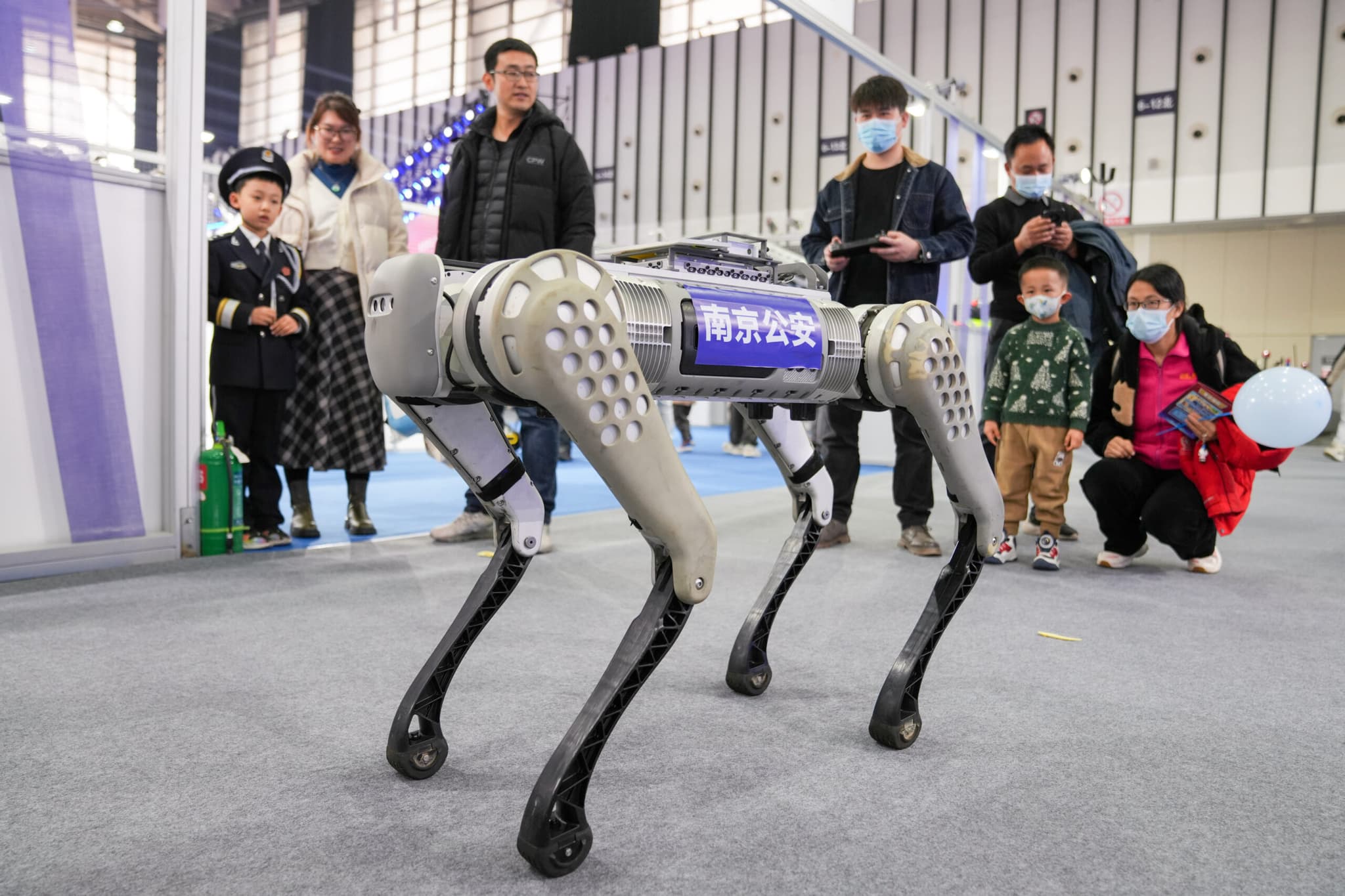 เฉิงตูเล็งสร้างห้องแล็บพิเศษ พัฒนา 'หุ่นยนต์ตำรวจชีวจักรกล