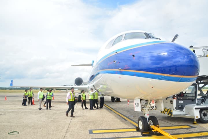 เครื่องบิน C909 ฝีมือจีน บินข้ามทะเลลงจอด 'บรูไน' ครั้งแรก