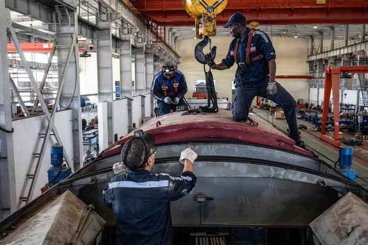 โรงซ่อมรถไฟบนทางม้าเหล็กฝีมือจีน ซ่อมแซม 'หัวรถจักร' ในเคนยา