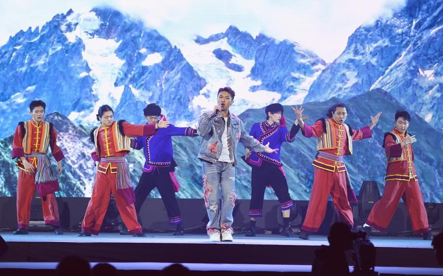 คอนเสิร์ตตรุษจีน งูทองคำ ในกรุงเทพฯ ขับร้องทำนองมิตรภาพ 50 ปี ไทย-จีน