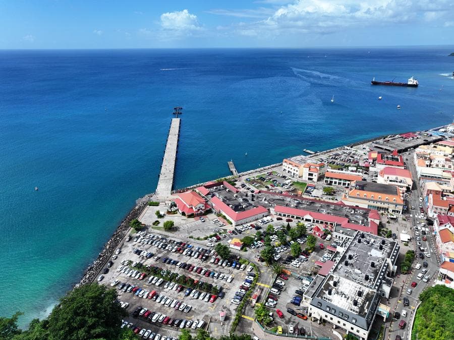 วิวเมือง 'เซนต์จอร์เจส' นครหลวงแห่งกรีเนดา