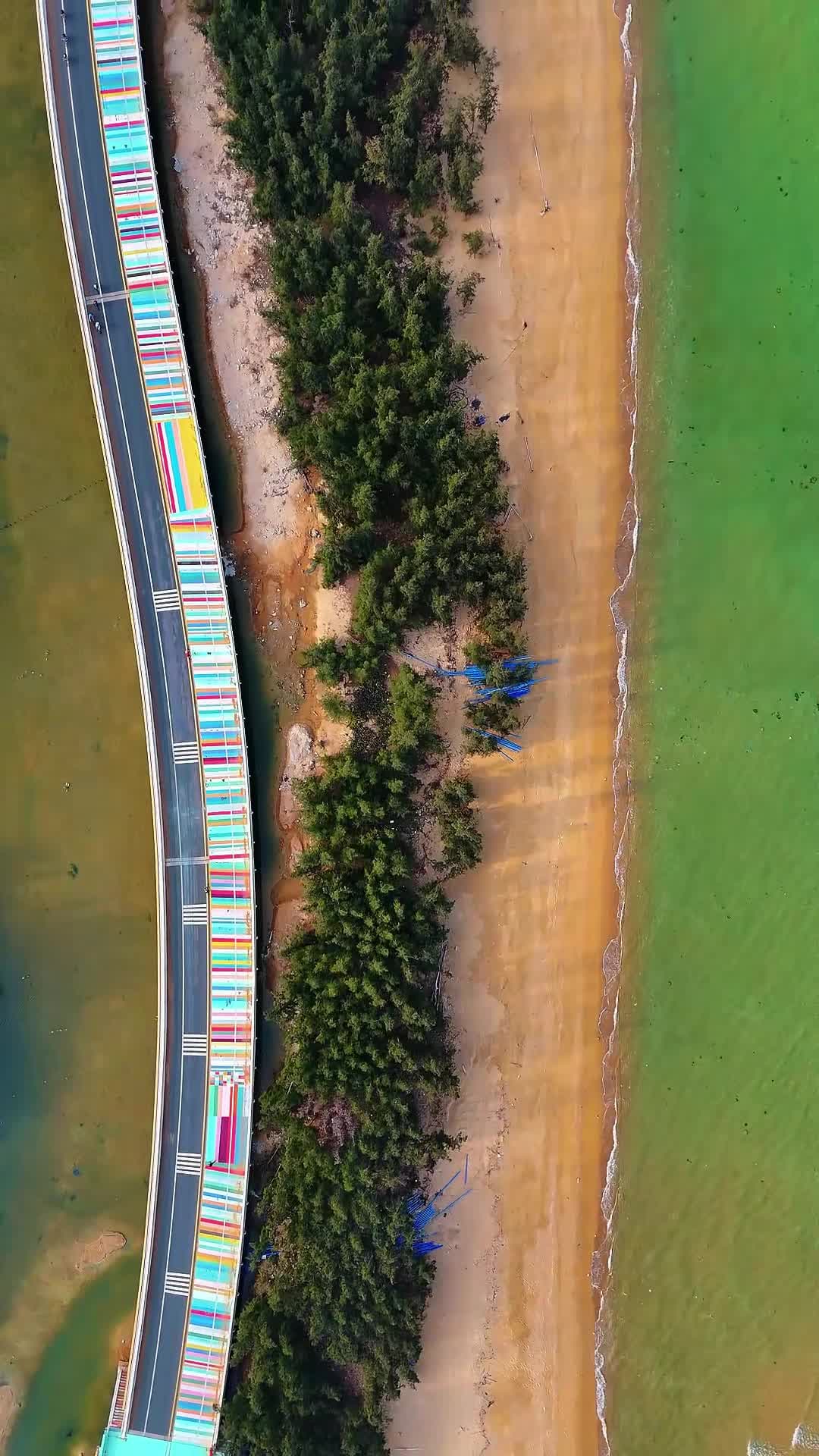 ท่อง 'ถนนสายรุ้ง' ชมวิวงามสองข้างทางในไหหลำ