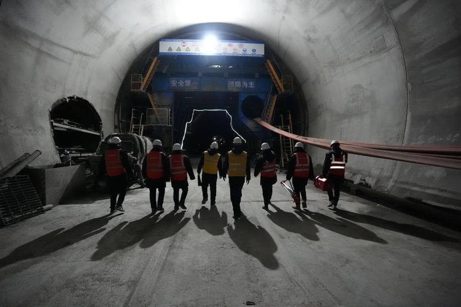 งานสร้าง 'อุโมงค์ทางรถไฟ' ในเฮยหลงเจียง คาดหนุนขนส่งสินค้าจีน-ยุโรป
