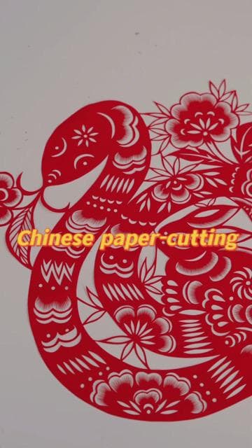 ศิลปินจีนโชว์ฝีมือ 'ตัดกระดาษ' เนรมิตลาย 'งู' รับตรุษจีน