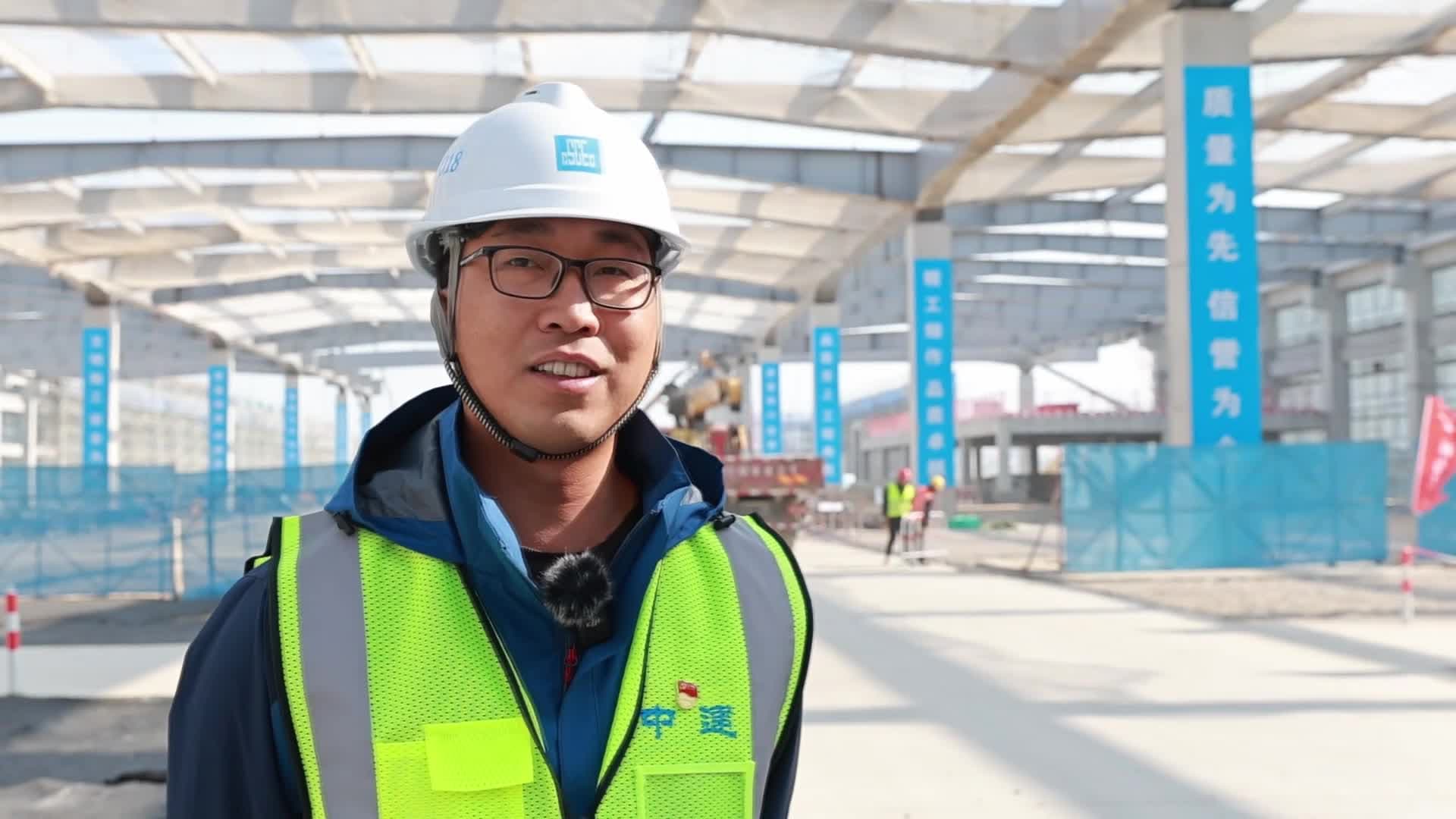 ทีมก่อสร้างสนามบินในเซี่ยเหมิน ลุยงานต่อเนื่องช่วงหยุดตรุษจีน