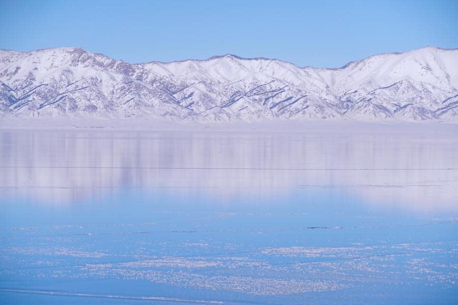 ทะเลสาบ 'ซ่ายหลี่มู่' ในซินเจียง สวยสะกดตายามเหมันต์