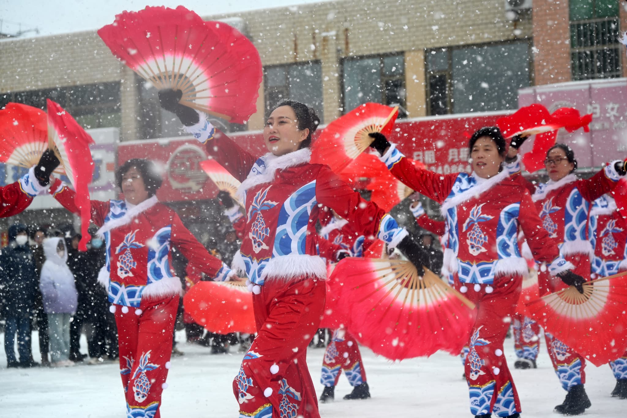 จีนฉลอง 'ตรุษจีน' ก้าวข้ามปีเก่า ต้อนรับปีใหม่