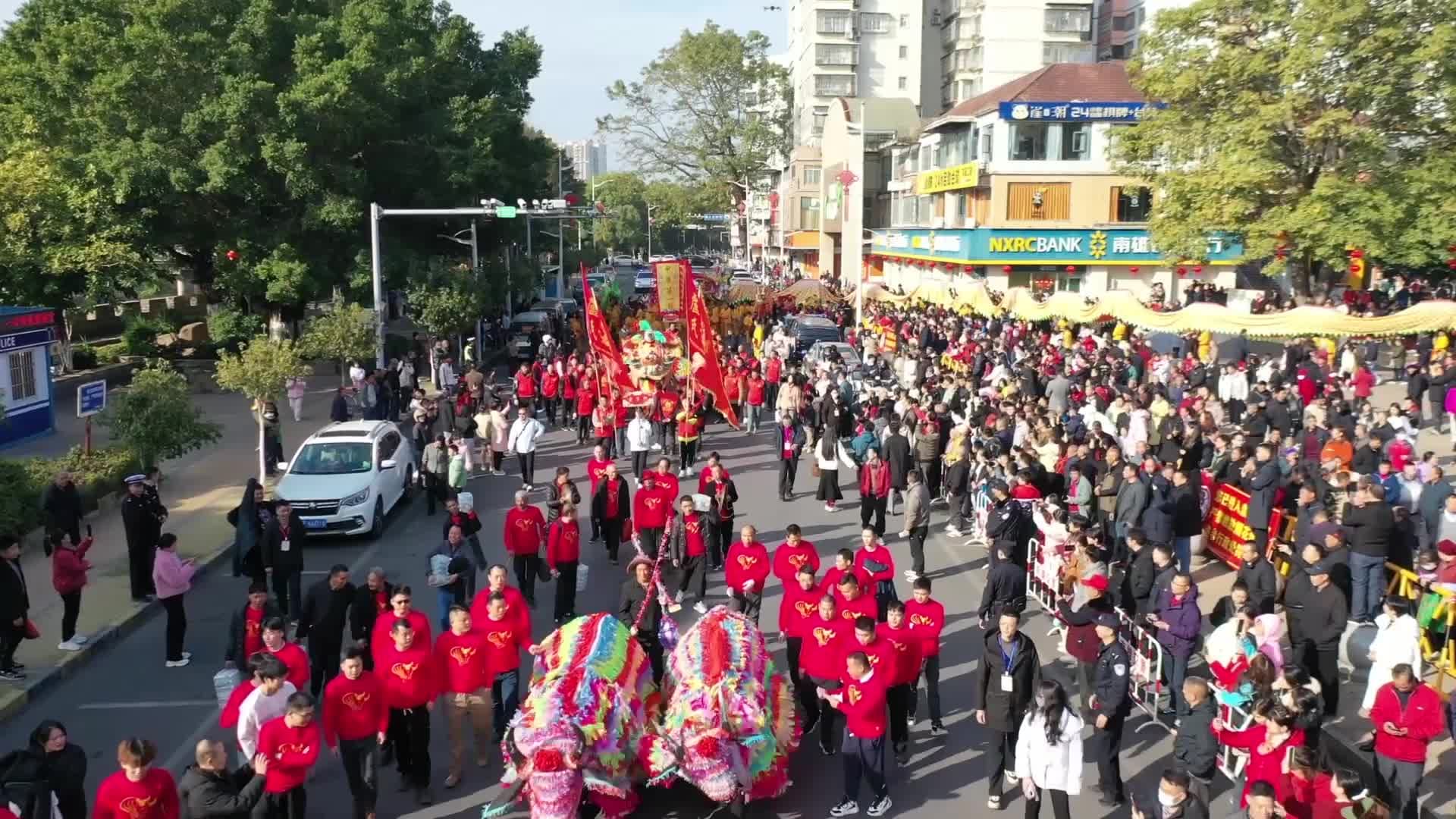 กวางตุ้งจัดเชิด 'มังกรยักษ์' ยาว 399 ม. ฉลองตรุษจีน