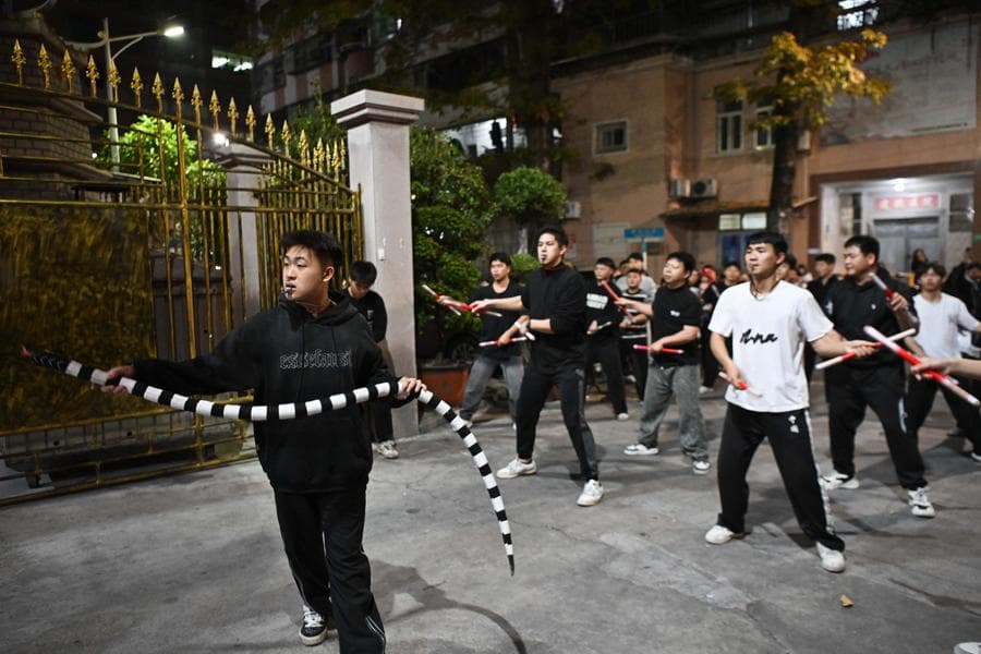 คณะนักเต้นซ้อม 'ระบำอิงเกอ' ผสานการแสดงหลากแขนงในกวางตุ้ง