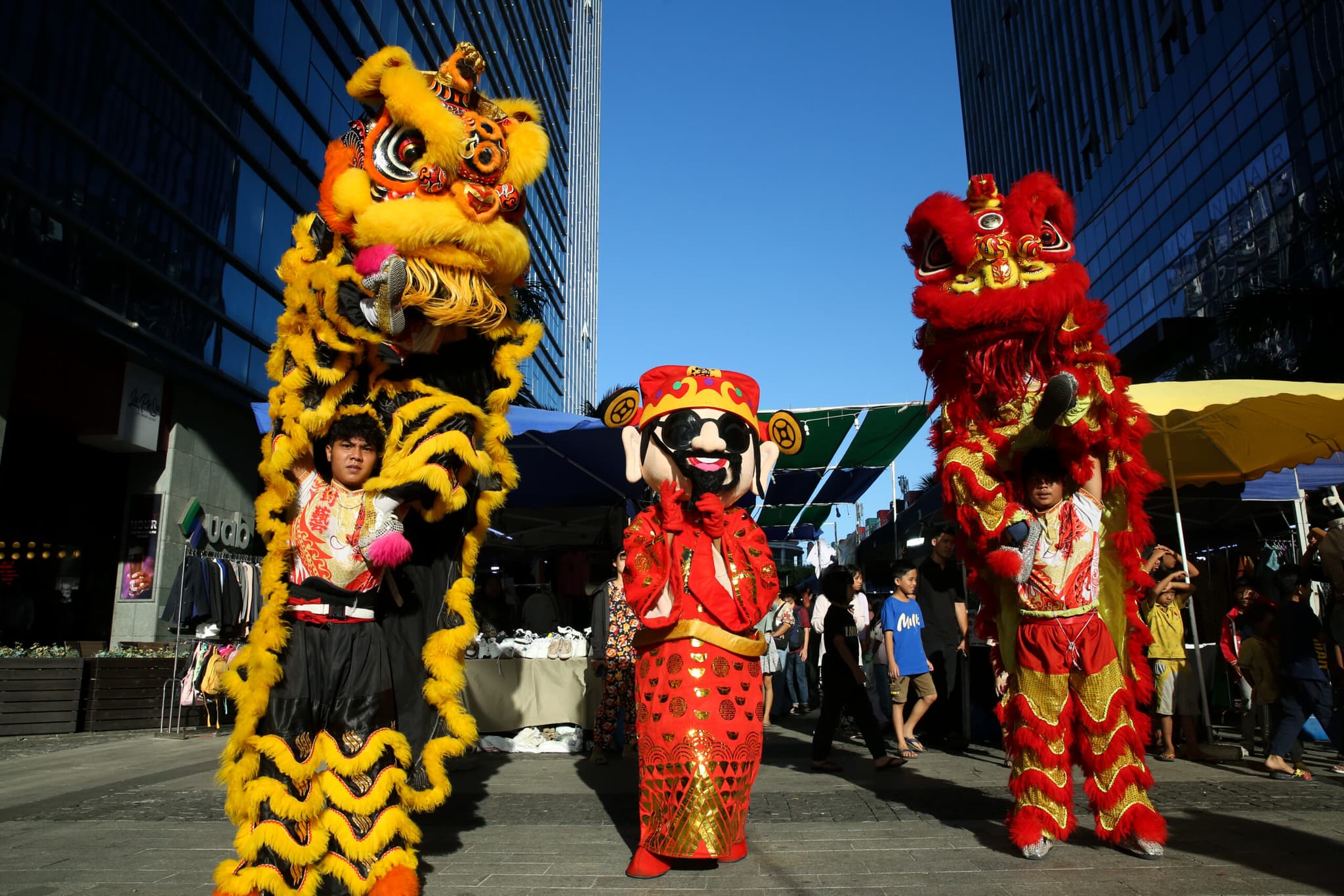 โชว์เชิดสิงโตในเมียนมา ฉลองรับตรุษจีน