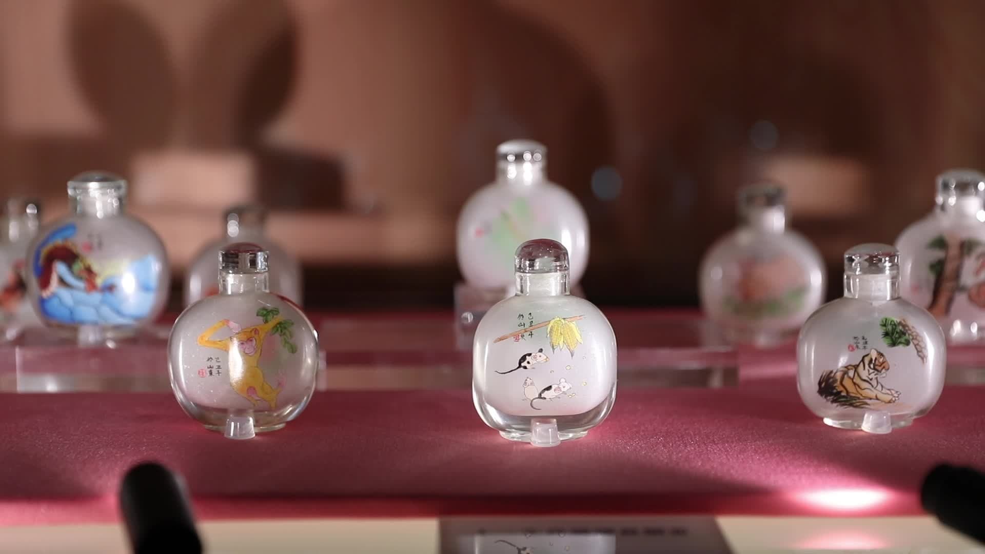 พิพิธภัณฑ์ในฉงชิ่งจัดนิทรรศการ 'ปีงู' ต้อนรับตรุษจีน