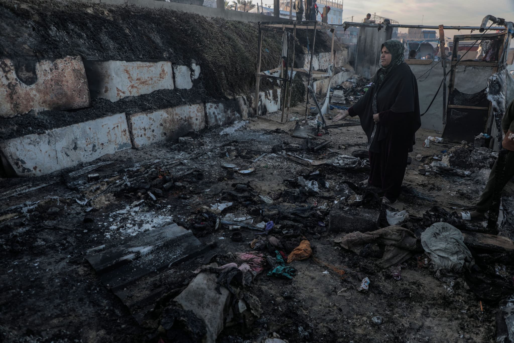 ซากเต็นท์ของชาวปาเลสไตน์ หลังอิสราเอลโจมตีทางอากาศ