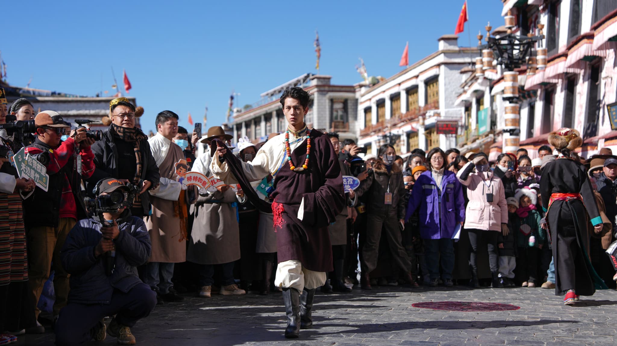 ลาซาจัดแฟชั่นโชว์ 'เครื่องแต่งกายทิเบตดั้งเดิม' ต้อนรับปีใหม่