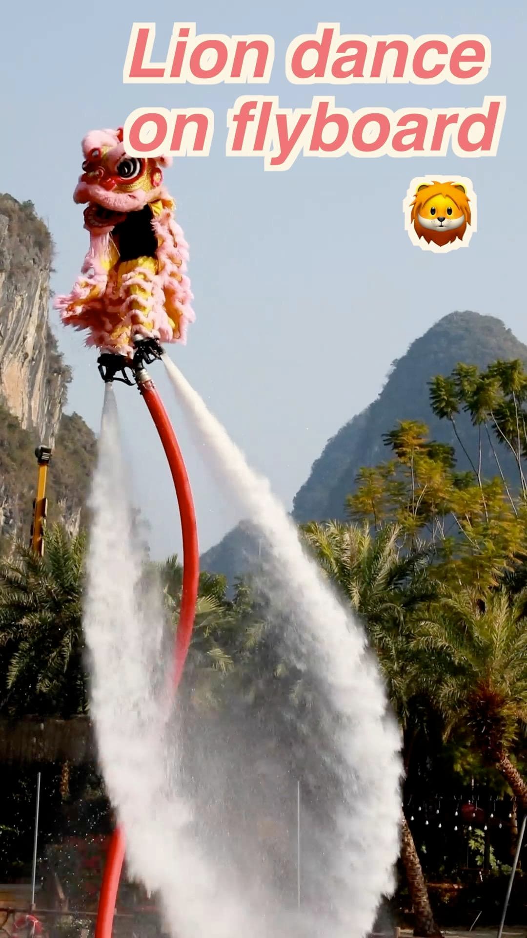 สุดล้ำ! กว่างซีโชว์ 'เชิดสิงโตลอยฟ้า' บนฟลายบอร์ด