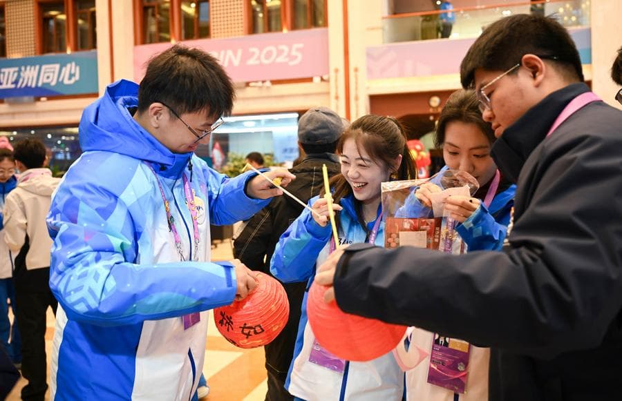 สีสันงานฉลอง 'เทศกาลโคมไฟ' ในเอเชียนเกมส์ ฤดูหนาว ครั้งที่ 9