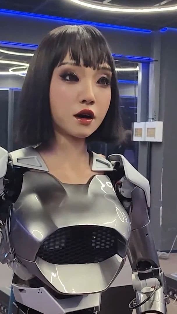 นึกว่าคน! 'หุ่นยนต์ฮิวแมนนอยด์จีน' กล่าวอวยพรตรุษจีน