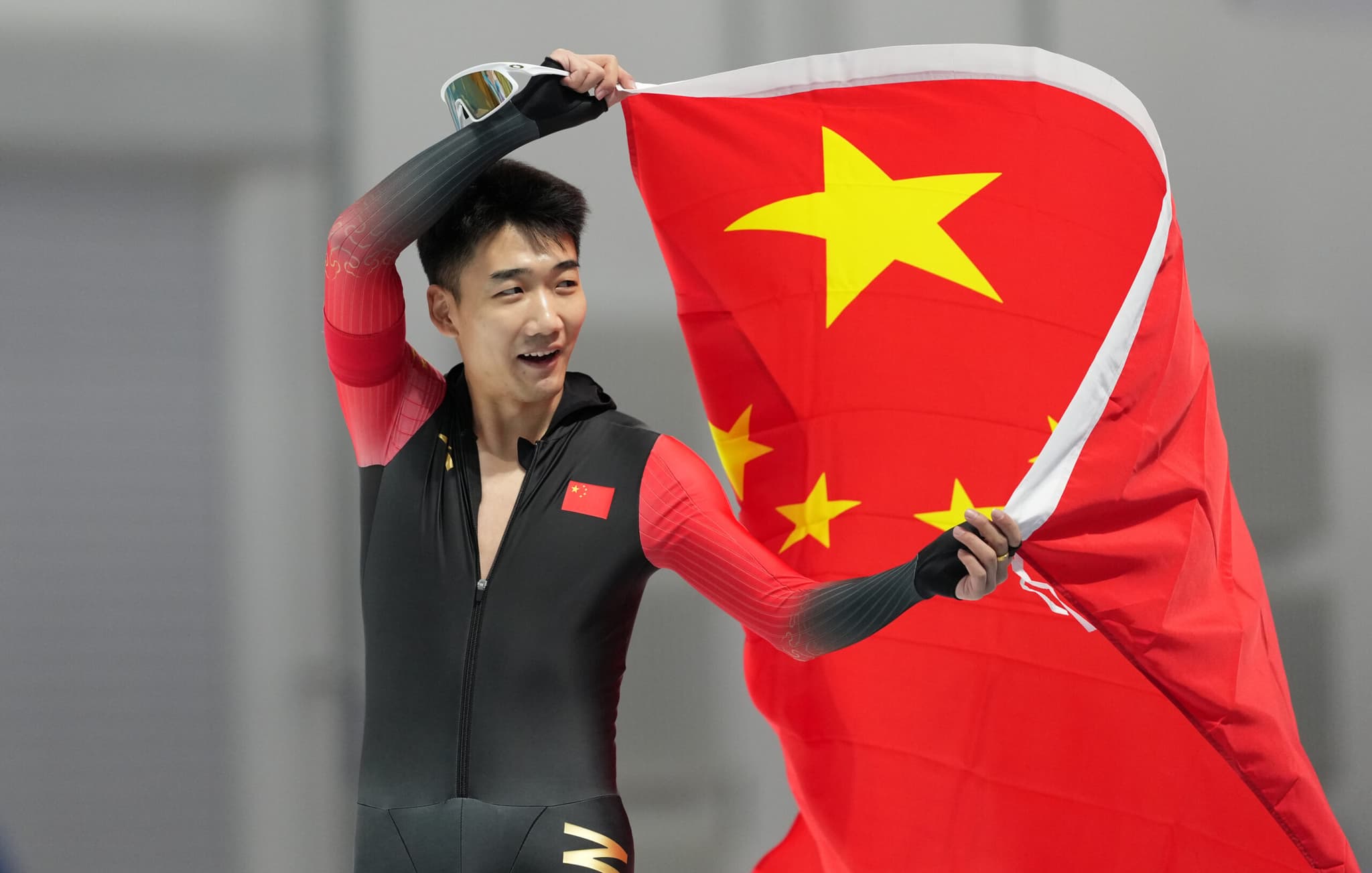 เอเชียนเกมส์ ฤดูหนาว : นักกีฬาจีน 'เกาถิงอวี่' ชนะสปีดสเก็ตชาย 100 เมตร