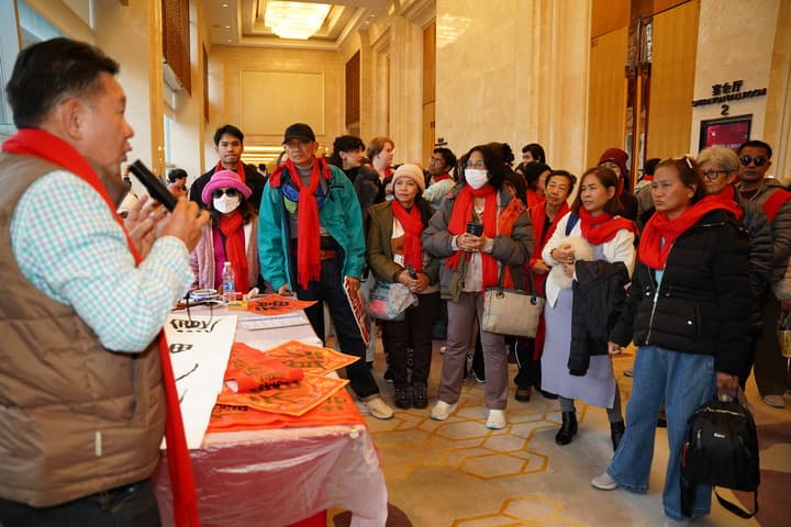 คณะนักท่องเที่ยวทั่วโลก' สัมผัสวิถีฉลองตรุษจีนในหูเป่ย