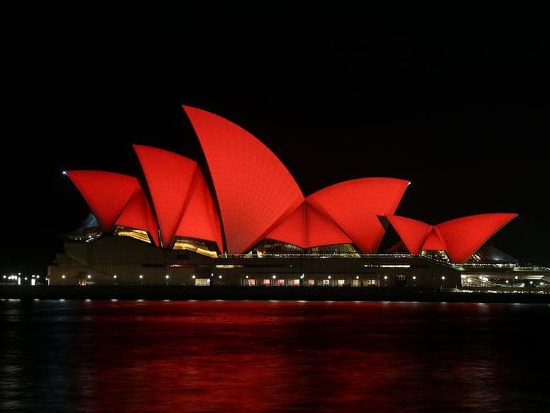 โรงอุปรากรซิดนีย์' เปิดไฟสีแดงร่วมฉลองตรุษจีน