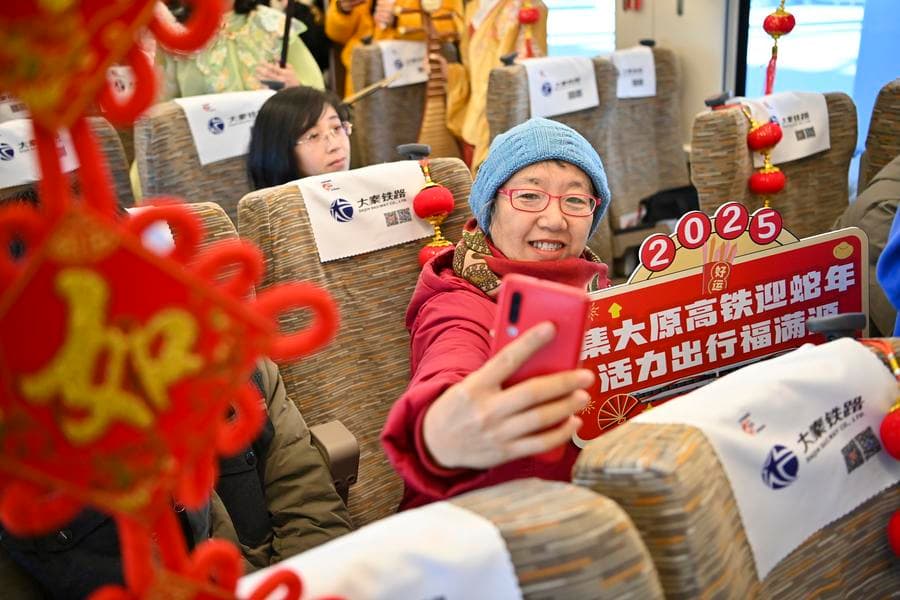 จีนมุ่งปรับปรุง 'รถไฟท่องเที่ยว' เป็นมิตรกับ 'ผู้สูงอายุ' ยิ่งขึ้น