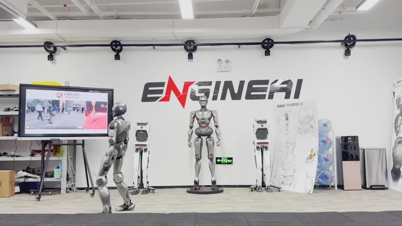 บริษัทจีนเปิดตัว 'หุ่นยนต์ฮิวแมนนอยด์' โชว์ 'ตีลังกาม้วนหน้า' สวยงาม