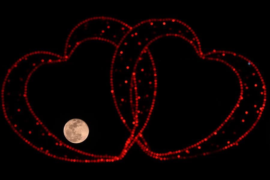 มอลตาประดับไฟโรแมนติกรับ 'วาเลนไทน์